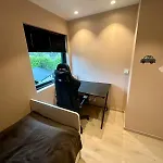 Spacious, 3 Bedroom House With Parking Lägenhet *