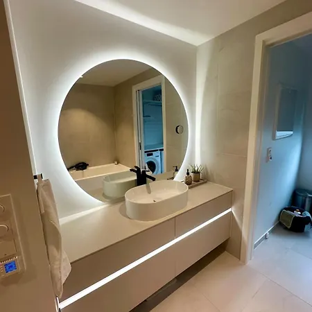Spacious, 3 Bedroom House With Parking * Берген