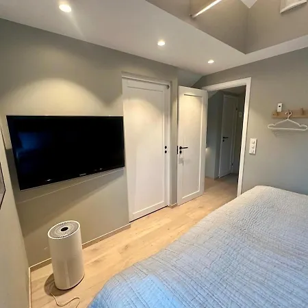Spacious, 3 Bedroom House With Parking * Берген