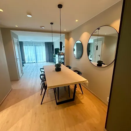 Spacious, 3 Bedroom House With Parking Appartement Bergen