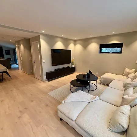 Lägenhet Spacious, 3 Bedroom House With Parking Bergen