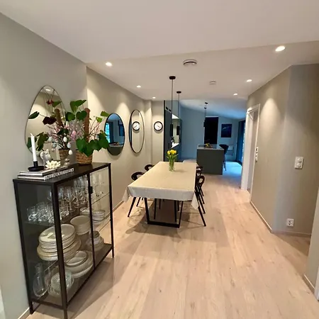 Spacious, 3 Bedroom House With Parking *