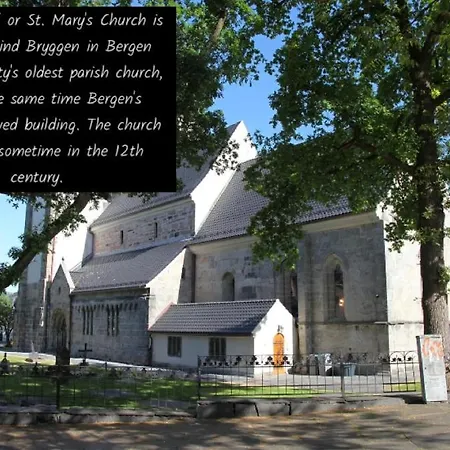 Spacious, 3 Bedroom House With Parking * Bergen