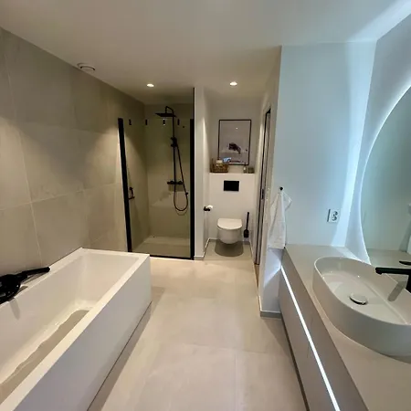 Apartamento Spacious, 3 Bedroom House With Parking Bergen