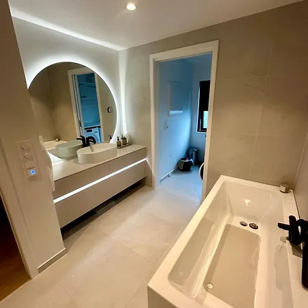 Spacious, 3 Bedroom House With Parking