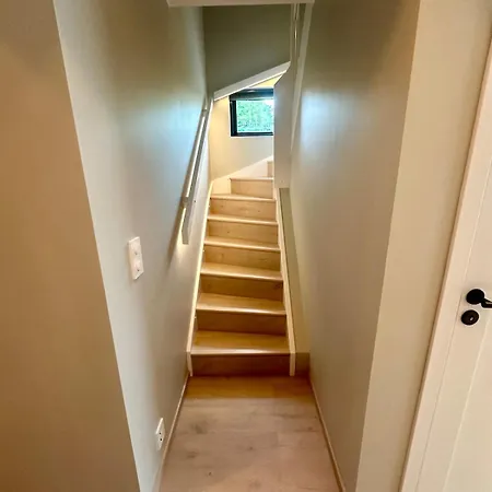 Spacious, 3 Bedroom House With Parking *