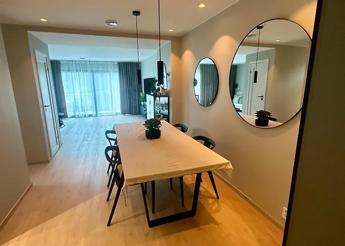 Spacious, 3 Bedroom House With Parking Апартаменты Берген