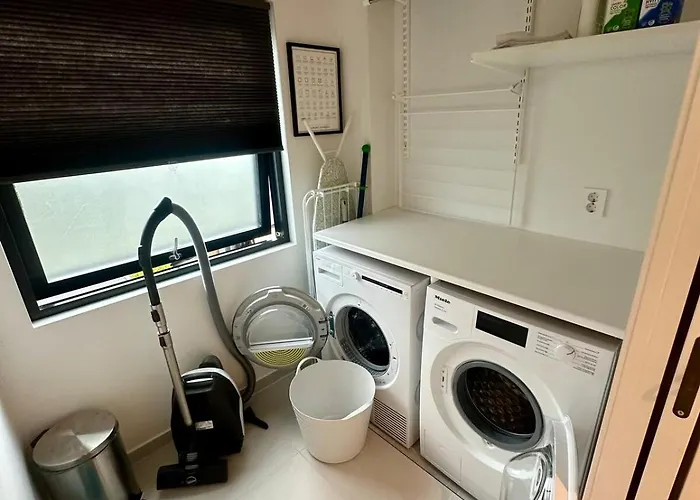 Spacious, 3 Bedroom House With Parking Apartament *