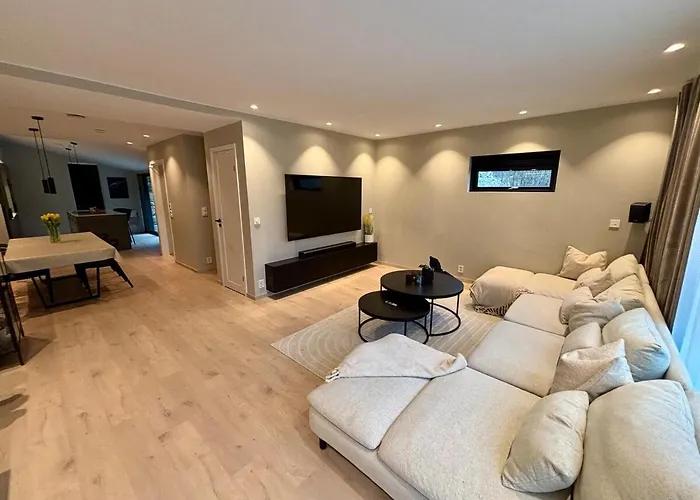 Апартаменты Spacious, 3 Bedroom House With Parking Берген