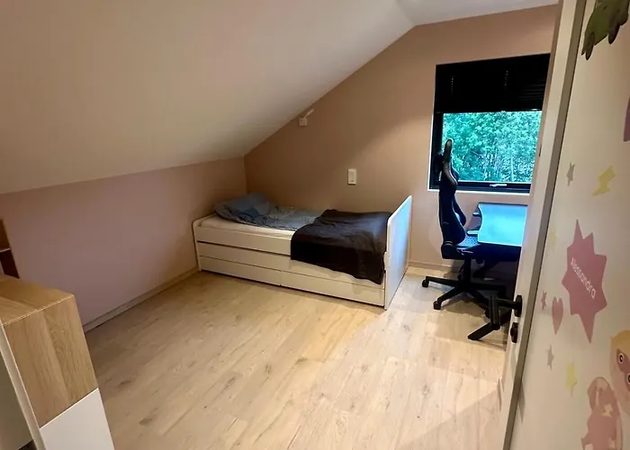 Spacious, 3 Bedroom House With Parking Apartament *