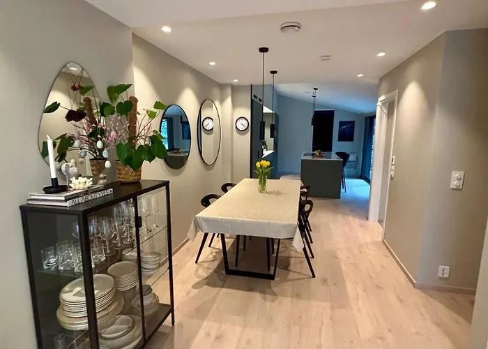 Spacious, 3 Bedroom House With Parking *