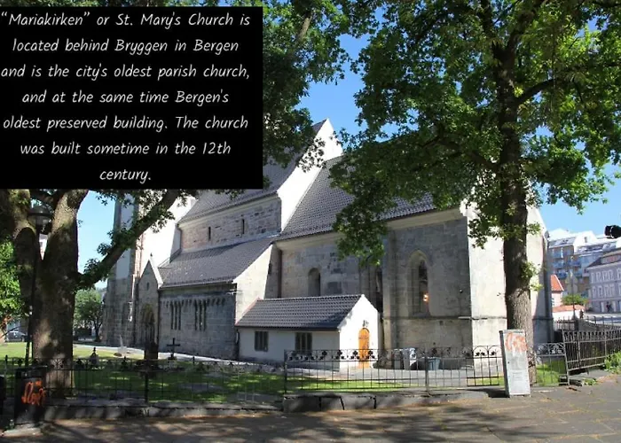 Spacious, 3 Bedroom House With Parking * Μπέργκεν