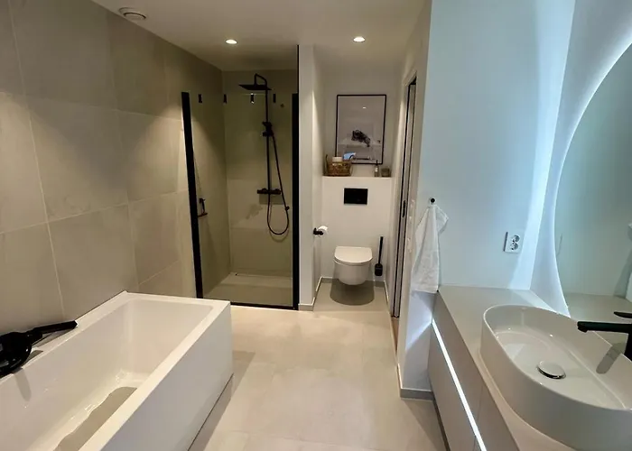 Апартаменты Spacious, 3 Bedroom House With Parking Берген