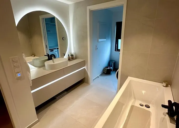 Spacious, 3 Bedroom House With Parking