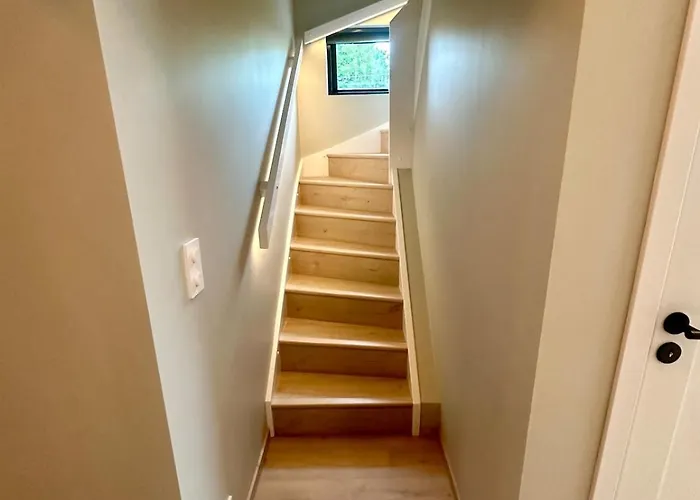 Spacious, 3 Bedroom House With Parking *