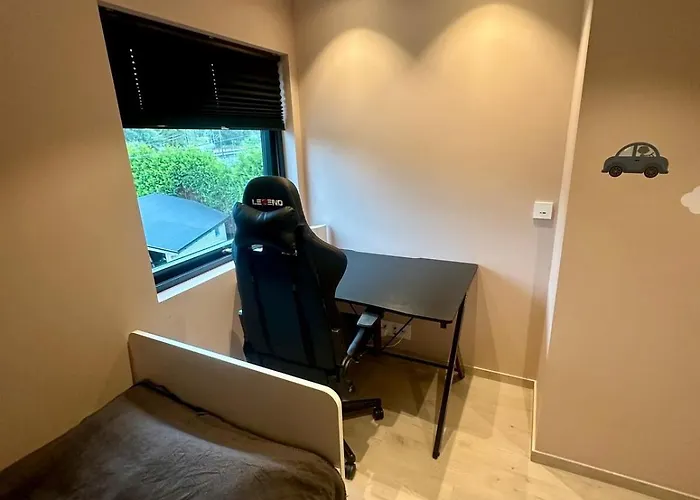 Spacious, 3 Bedroom House With Parking Apartament *