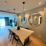 Spacious, 3 Bedroom House With Parking Apartment